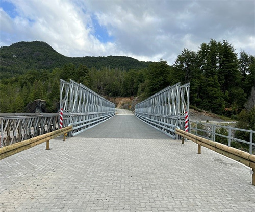 Nuevo puente Primer Corral da continuidad a camino Puelo - Paso El Bolsón en la Región de Los Lagos. 