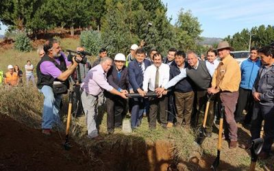 AUTORIDADES DE GOBIERNO INSTALAN LA PRIMERA PIEDRA DE LA RUTA TRANAPUENTE – LÍMITE REGIONAL NORTE EN CARAHUE
