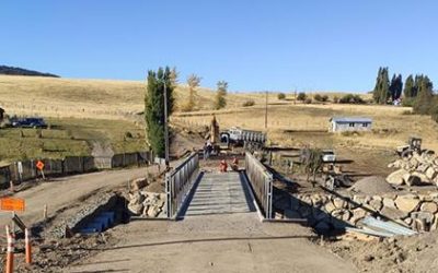90% DE AVANCE PRESENTA INSTALACIÓN DE PUENTE MECANO LA CHILENITA EN COYHAIQUE