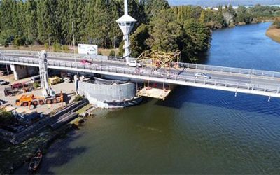 LA DIRECCIÓN DE VIALIDAD INSTALÓ PLATAFORMA DE TRABAJO EN PUENTE CAU CAU PARA AVANZAR EN PROYECTO DE SOLUCIÓN DEFINITIVA DEL VIADUCTO