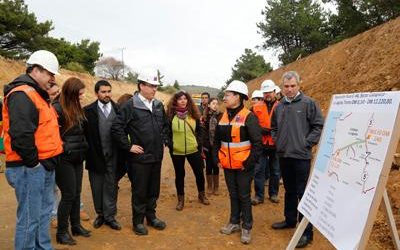 MINISTRO DE OBRAS PÚBLICAS ALBERTO UNDURRAGA, ANUNCIÓ LA INSTALACIÓN DE UNA PASARELA PEATONAL EN EL SECTOR DE LA HACIENDA DE CATAPILCO, COMO PARTE DE LOS TRABAJOS DE PAVIMENTACIÓN DE LA RUTA QUE UNE CATAPILCO Y LA LAGUNA EN LA QUINTA REGIÓN