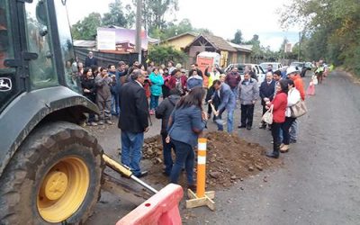 AUTORIDADES Y VECINOS PUSIERON PRIMERA PIEDRA DE LA RUTA LA FLORESTA QUERI