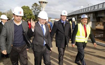 MINISTRO DE OBRAS PÚBLICAS INFORMO QUE SE REPETIRÁ PRUEBA DE LEVANTE DE BRAZO NORTE DE PUENTE CAU CAU