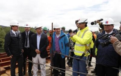 MINISTRO DE OBRAS PÚBLICAS INSPECCIONÓ FUNCIONAMIENTO DE BRAZOS BASCULANTES DEL PUENTE CAU CAU EN VALDIVIA