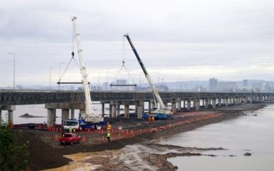 Comenzó desmontaje de puente mecano en río Biobío, en Concepción.