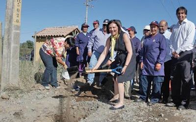 MINISTRA SILVA ENCABEZA CEREMONIA DE PRIMERA PIEDRA EN PAVIMENTACIÓN DE RUTA J 115 EN TENO