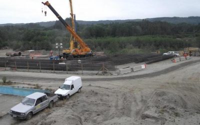 MOP de Los Ríos explicó a vecinos de Isla Teja detalles del puente Cau Cau