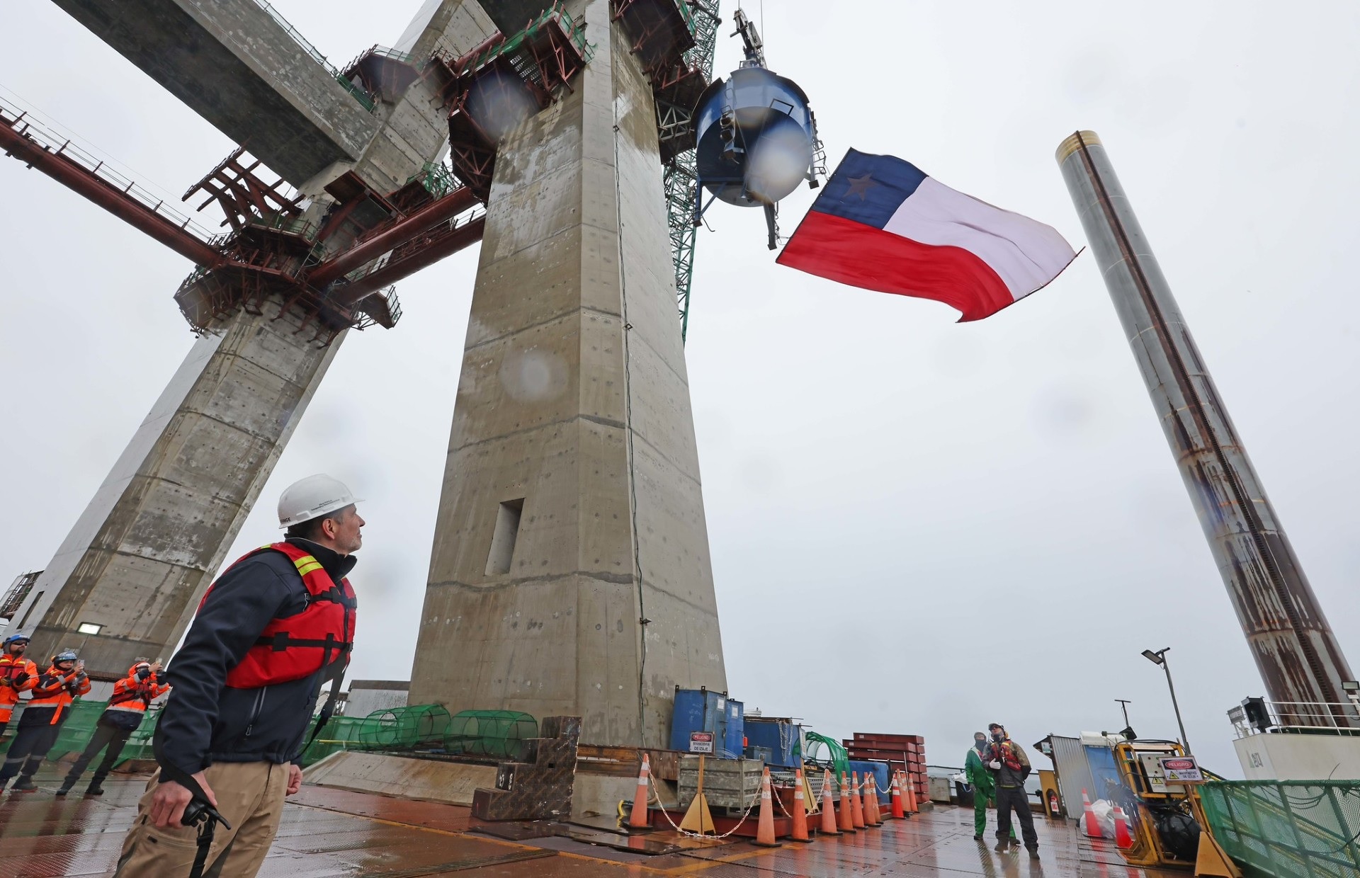 Puente Chacao finalizó la construcción de sus tres pilares