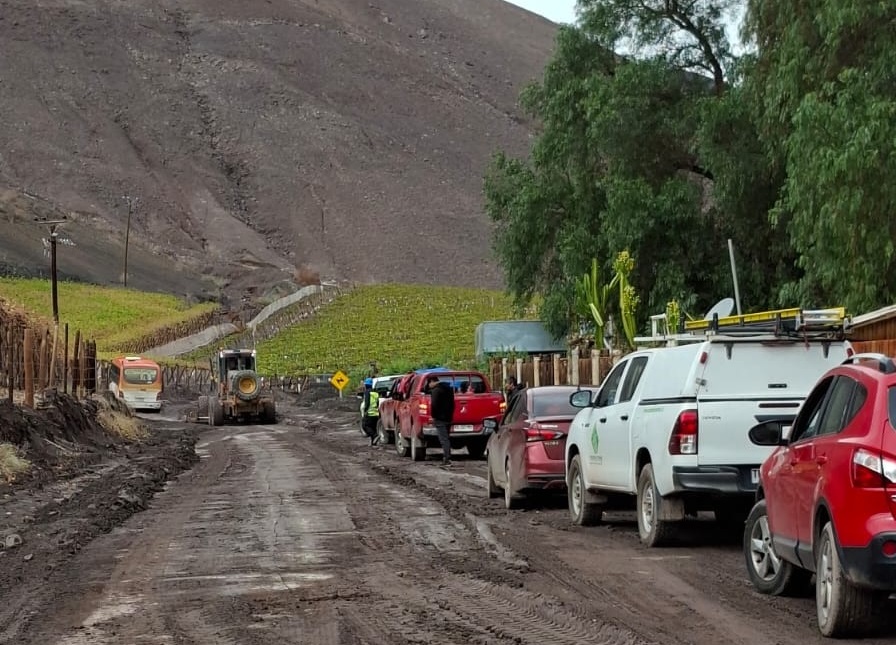 Equipos de Vialidad de Atacama avanzan en la recuperación de la conectividad en la ruta C-345